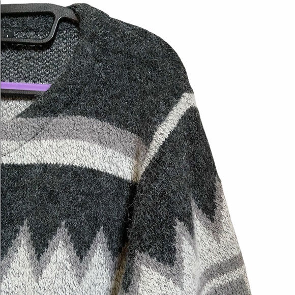 Tivoli of Ireland Aztec Print Cardigan Grays Angora and Acrylic Blend Large - Picture 3 of 6
